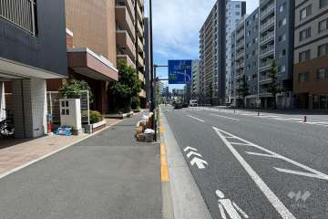 敷地の西側前面道路（北側から）