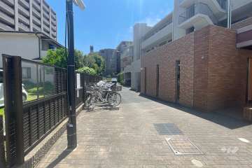 駐車場の出入り口　