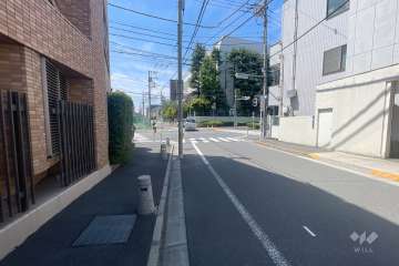 敷地西側の前面道路　