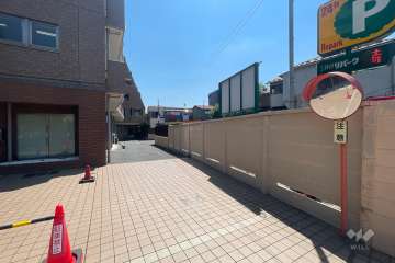駐車場の出入り口