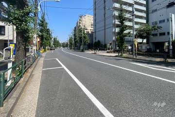 敷地北側の前面道路　
