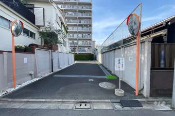 駐車場の出入り口