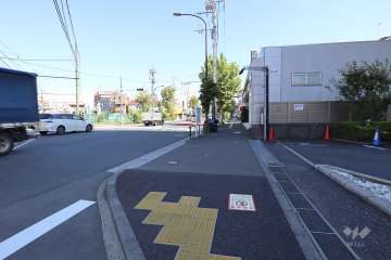 敷地北東側の前面道路