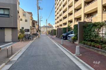 敷地南側の前面道路