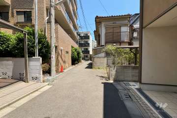 敷地南東側の前面道路
