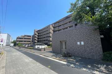 ライオンズマンション十条台の外観（北西側から）