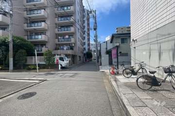 敷地南側の前面道路