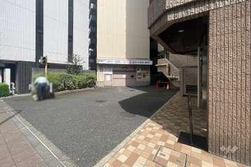 駐車場の出入り口