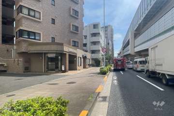 敷地北西側の前面道路