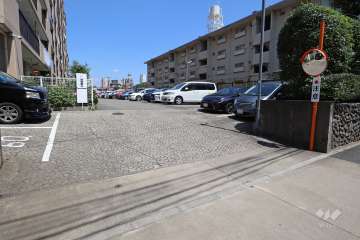 駐車場の出入り口