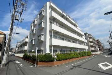 ライオンズマンション尾久の外観（南東側から）　