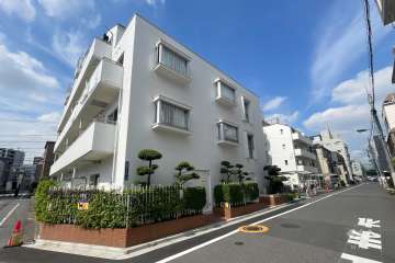 ライオンズマンション尾久の外観（北東側から）　