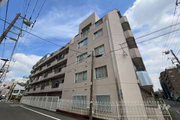 ライオンズマンション荒川遊園の外観（南東側から）