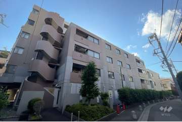 グランドメゾン赤羽の外観（東側から）