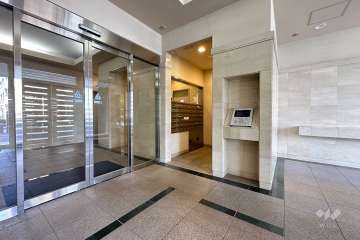 エントランスはオートロック付きです。