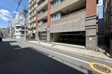 敷地の西側前面道路（南側から）