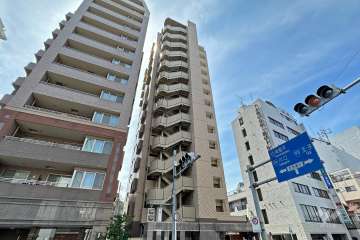 ローヤルシティ赤羽の外観（南東側から）