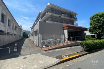 王子サンハイツの外観（北東側から）