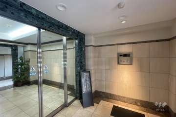 エントランスはオートロック付きです。