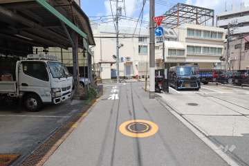 敷地の西側前面道路（南側から）