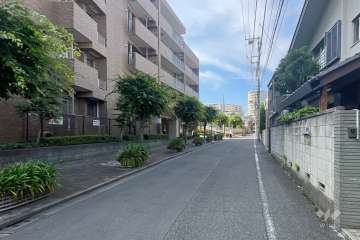 敷地東側の前面道路