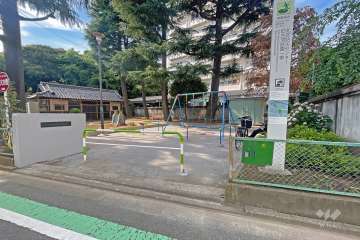 敷地に隣接した旧古河庭園児童遊園