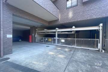 敷地内駐車場（屋内機械式）　