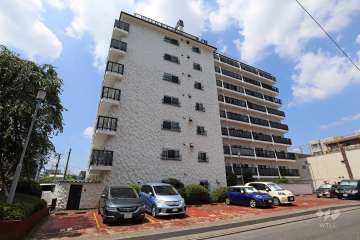 秀和東十条レジデンスの外観（南東側から）