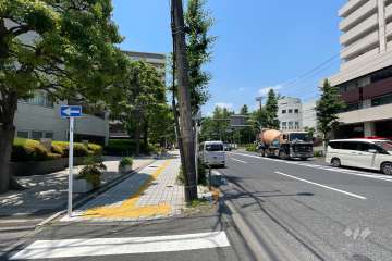 敷地北側の前面道路