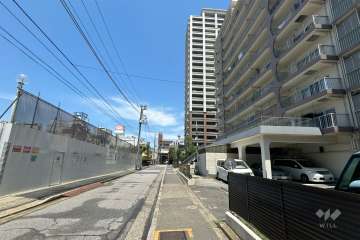 敷地西側の前面道路　