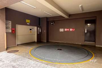 敷地内駐車場（屋内機械式）