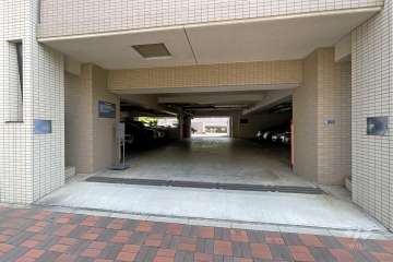 駐車場出入り口