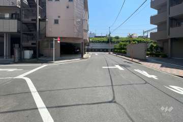 敷地南側の前面道路