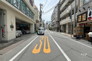 敷地東側の前面道路