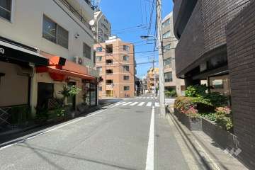 敷地北西側の前面道路　