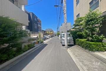 敷地の西側前面道路（南側から）