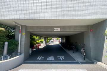 駐車場の出入り口