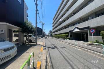 敷地南側の前面道路