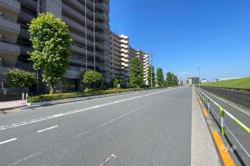 敷地北側の前面道路　