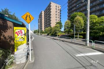 敷地南側の前面道路　