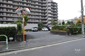 駐車場の出入り口