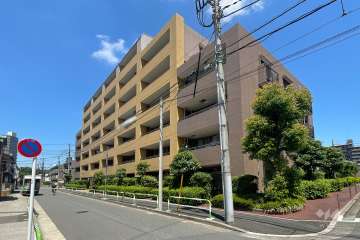 ライオンズヴィアーレ浮間公園の外観（南東側から）