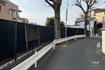 敷地北東側の前面道路