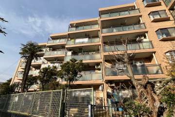 ライオンズマンション赤羽西の外観（南東側から）