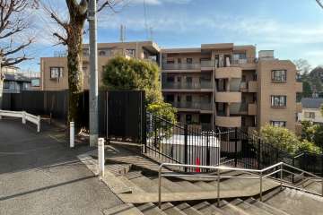 ライオンズマンション赤羽西の外観（北側から）