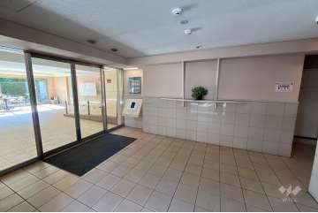 エントランスはオートロック付きです。