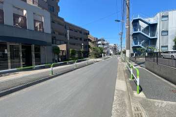 敷地北側の前面道路