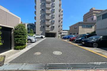 駐車場の出入り口　
