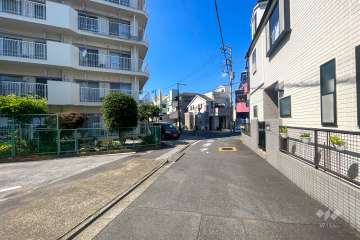 敷地南東側の前面道路