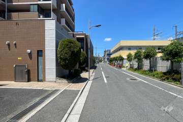 敷地北側の前面道路